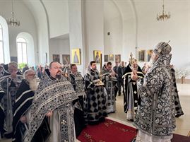 В Великую среду епископ Мстислав совершил Литургию Преждеосвященных Даров в Тихвинском Успенском монастыре 
