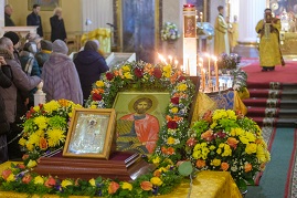 Епископ Мстислав сослужил митрополиту Варсонофию в Свято-Троицком соборе Александро-Невской лавры
