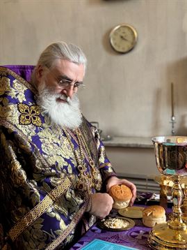 Епископ Мстислав совершил Божественную Литургию в кафедральном соборе Тихвинской епархии