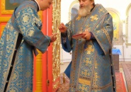 Преосвященнейший Мстислав, совершил утреню с чином Погребения   Пресвятой Богородицы в Преображенском кафедральном соборе г. Тихвина