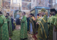 В день Святого Духа Преосвященнейший Мстислав, епископ Тихвинский и Лодейнопольский совершил Божественную Литургию в Свято-Троицком Александра Свирского мужском монастыре
