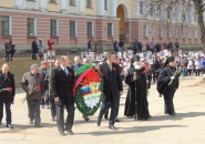 В день Победы 9 мая 2017 года Преосвященнейший Мстислав, епископ Тихвинский и Лодейнопольский принял участие в торжественно-траурных мероприятиях