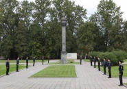 Клирики Тихвинской епархии приняли участие в возложении венков на Невском воинском кладбище «Журавли»