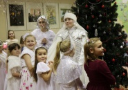 Епископ Тихвинский и Лодейнопольский Мстислав посетил детскую Рождественскую елку в Духовно-просветительском центре г. Тихвина.