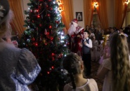 Епископ Тихвинский и Лодейнопольский Мстислав посетил детскую Рождественскую елку в Духовно-просветительском центре г. Тихвина.