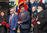 В День Победы 9 мая 2018 года Преосвященнейший Мстислав, епископ Тихвинский и Лодейнопольский принял участие в торжественно-траурных мероприятиях