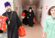 Епископ Мстислав посетил акушерское, детское и терапевтическое отделения Тихвинской межрайонной больницы