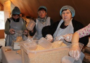 В Тихвинской епархии продолжает работу социальный проект «Народный обед»