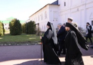 Посол США в России Джон Теффт с супругой посетили Тихвинский Успенский монастырь