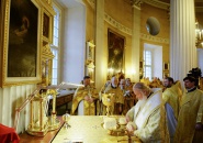 В Неделю 26-ю по Пятидесятнице Предстоятель Русской Церкви совершил Литургию в Троицком соборе Александро-Невской лавры 