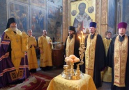 Преосвященнейший Мстислав совершил всенощное бдение в Успенском соборе Тихвинского Богородичного Успенского монастыря