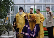 Епископ Тихвинский и Лодейнопольский Мстислав совершил чин освящения тепличного хозяйства "Круглый год"