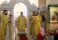 Преосвященнейший Мстислав, епископ Тихвинский и Лодейнопольский, совершил Божественную Литургию в храме Преображения Господня в Лигово
