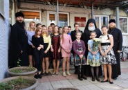 Епископ Тихвинский и Лодейнопольский Мстислав поздравил с праздником Пасхи воспитанников Детского дома г. Тихвина