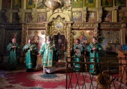В канун праздника Воздвижения Креста Господня, епископ Мстислав совершил всенощное бдение в Тихвинском Успенском мужском монастыре