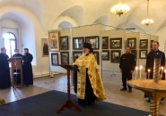 В Тихвинском Успенском монастыре открыта фотовыставка памяти Святых Царственных страстотерпцев